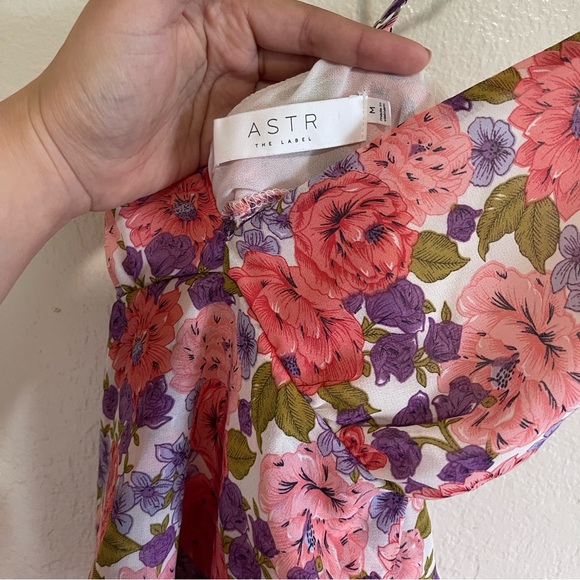 ASTR The Label Pink and purple floral print cami top - Picture 4 of 6